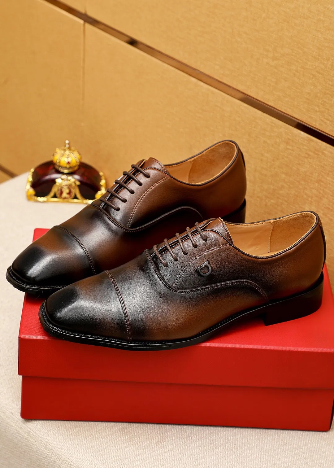 Men's shoes 💰480 💐 Product trademark: Ferragamo "Ferragamo" business leather shoes Regular size: 38-44 (45.46🉑️customized) Product materials: Selected imported calfskin upper, imported water-dyed cowhide leather lining. Strong three-dimensional visual effect, rubber outsole Color: 2⃣️colors available